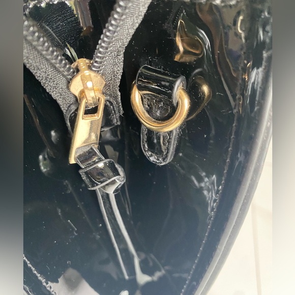 Woman’s Faux Patent Leather Poppy & Butterfly Print Black Tote Handbag - Picture 10 of 16